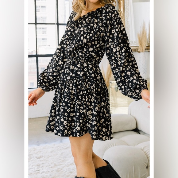 Ever New Dresses & Skirts - Ever New Black Floral Long Sleeve‎ Dress size 20